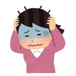 頭を叩かれる